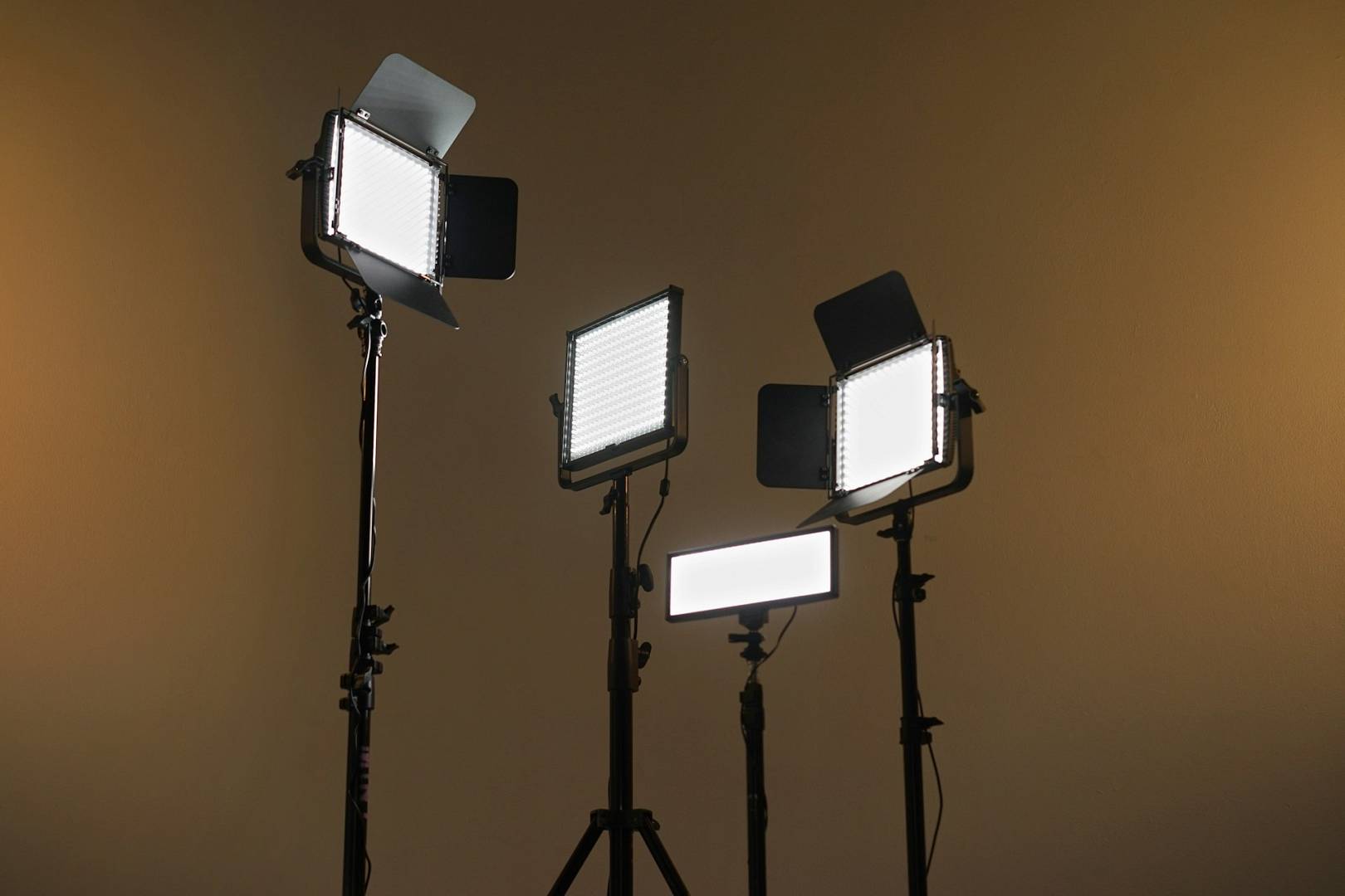 Gdzie sprawdzi się lampa LED? Lampa LED w fotografii i filmie